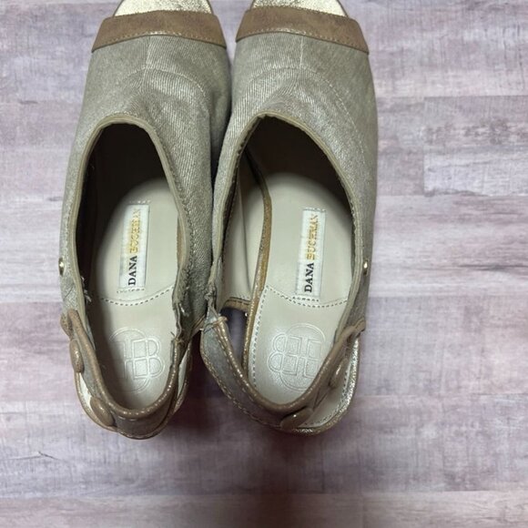 Dana Buchman Womens Wedge Peep-Toe Sandals Size 9 Medium Beige & Gold - Picture 2 of 11